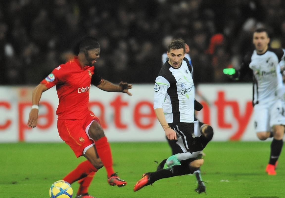 阿森纳欧冠酋长球场对决拜仁：战术对决与罗本弧线球制胜(图3)